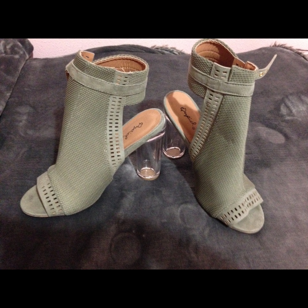 Sz.7 Qupid Clear High Heeled Pump - Olive Green